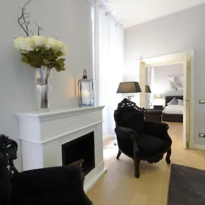 https://easydomus-rome.it-romehotels.com